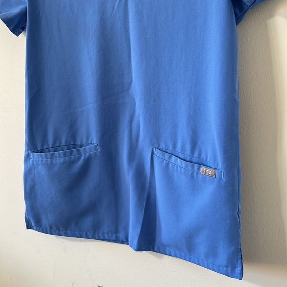 FIGS Casma Three Pocket Scrub Top Capri Blue Size XXS - Picture 4 of 8